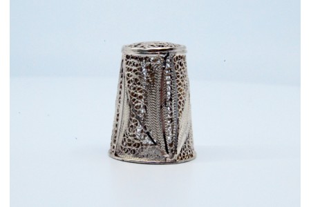 Dedal em prata de filigrana.