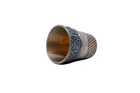 Dedal pequeno em prata relevada 