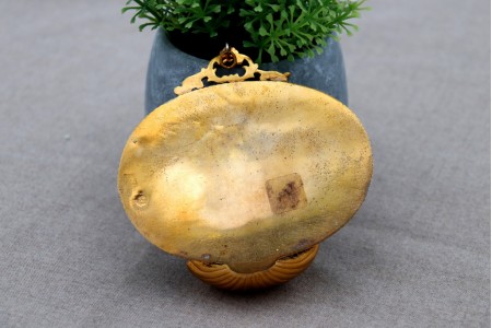 Pia de água benta em prata dourada