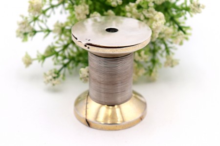 Tinteiro em prata em forma de carretel de fio com alma em vidro