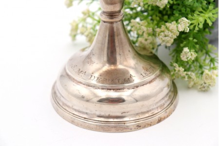 Âmbula para os santos óleos em prata com tampa com cruz dourada 