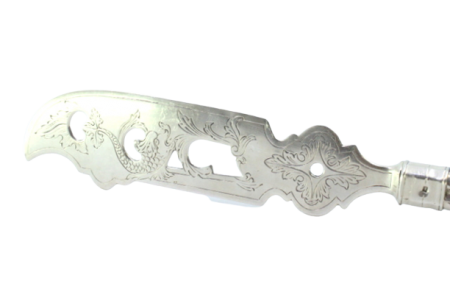 Faca de peixe em prata recortada