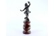 Estátua em prata de figura feminina