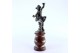 Estátua em prata de figura feminina