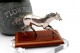 Miniatura de cavalo em prata em vulto perfeito sobre base em madeira