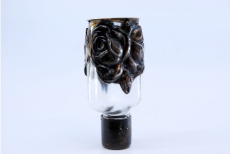 Frasco de perfume em vidro e prata ao estilo arte nova.