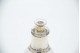 Frasco de perfume com estrutura e base em vidro