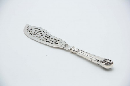 Faca para peixe em prata com recortes