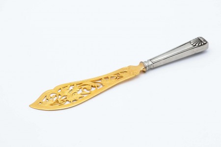 Faca de peixe em prata recortada