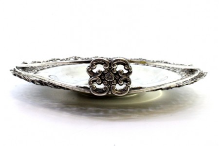 Fruteira em prata recortada e pega dupla articulada.