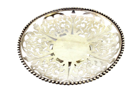 Fruteira em prata recortada e rebordo perlado, assente em base circular