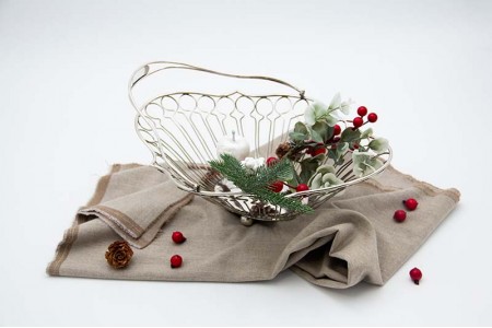 Fruteira em fio de prata de asa articulada e cartela para monograma.