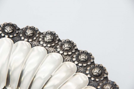 Fruteira circular em prata gomada