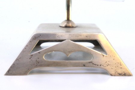  Licoreiro em prata com duas galhetas e depósitos em vidro para sal e piment