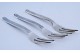Conjunto de três garfos em prata para bolos com três dentes e frisos relevados ao longo dos cabos.