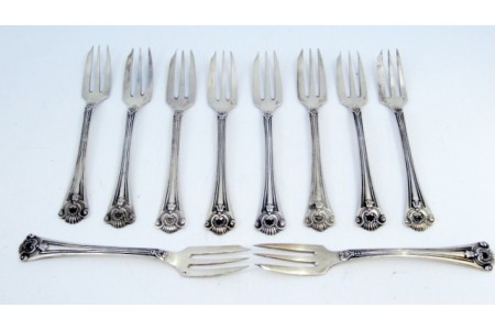 Conjunto de seis garfos para bolos em prata com frisos e conchas nos cabos