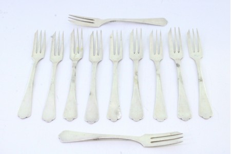 Conjunto de doze garfos em prata para bolos