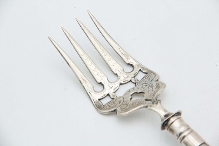 Garfo de peixe em prata recortada