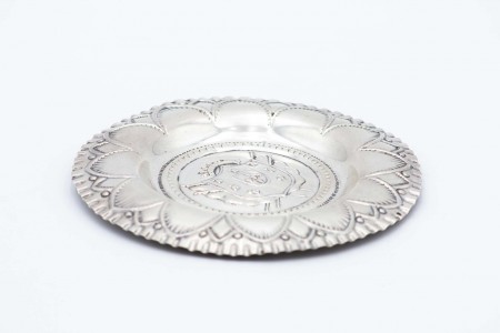 Covilhete em prata com brasão de Portugal no centro