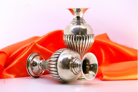 Conjunto de jarras em prata com frisos canelados e base circular com friso