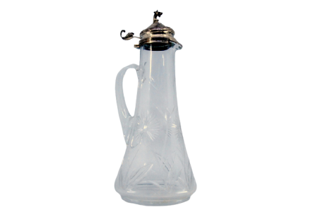 Jarro em vidro com animal na pega da tampa em prata e pega em vidro.