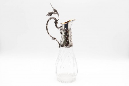 Jarro de vinho em vidro lapidado e aplicação de prata no gargalo, asa relevada
