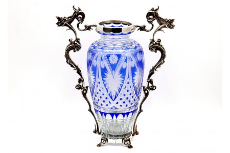 Jarra em vidro lapidado com estrutura em prata e aplicações