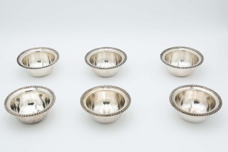 Conjunto de seis lavabos relevados nos bordos