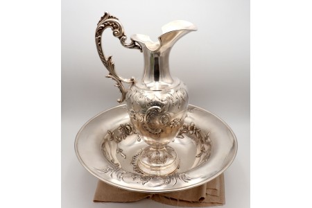 Lavanda e gomil em prata com relevos e aplicações com cartela para monograma