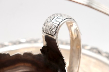 Lavanda e gomil em prata relevada, asa articulada, relevada nos bordos 