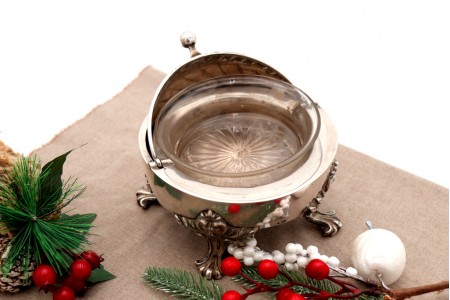 Manteigueira de prata com alma em vidro lapidado,cartela para monograma na tampa