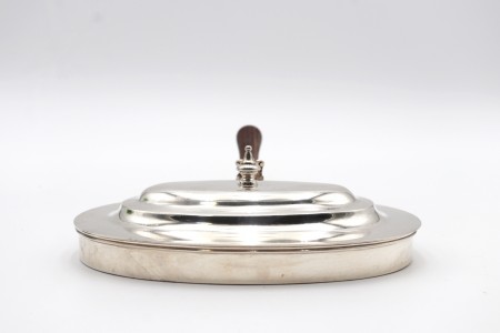 Beateira em prata lisa com pomo em tampa basculante e cabo de madeira 