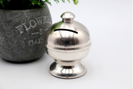 Mealheiro em prata lisa com base circular preenchida