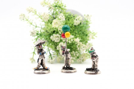 Trio de palhaços miniatura em prata com bases circulares