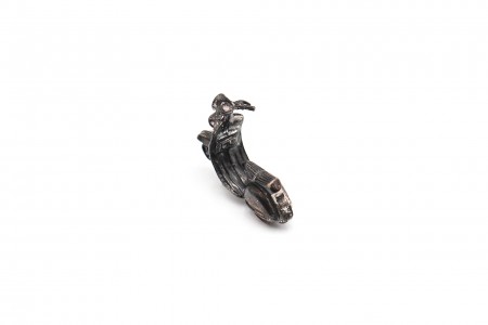 Miniatura em prata de mota Vespa