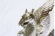 Dragão em prata relevada, profusamente definida, asas recortadas