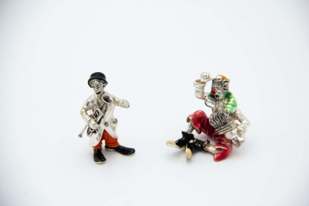  Par de palhaços em prata com esmaltes coloridos