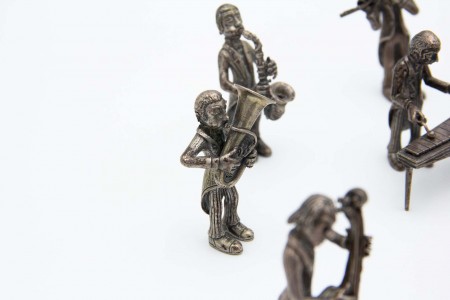 Orquestra de (15) músicos em prata com maestro