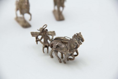 Conjunto de treze miniaturas de militares de cavalaria em prata