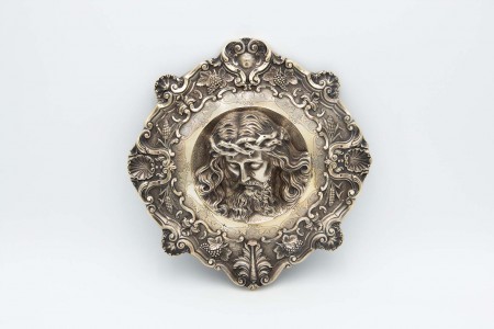 Cara de Cristo em prata de vulto prefeito com relevos e gravados