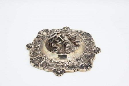 Cara de Cristo em prata de vulto prefeito com relevos e gravados