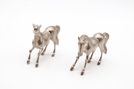 Miniatura de dois cavalos em prata em vulto perfeito