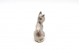 Escultura em prata cinzelada de um gato em vulto perfeito