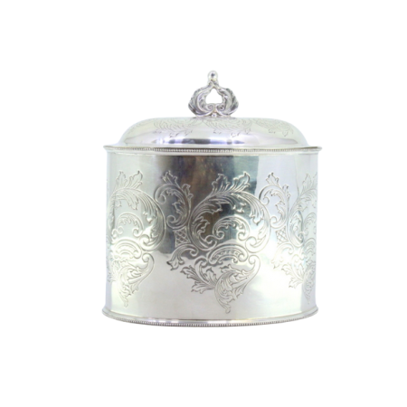 Caixa para chá em prata com motivos vegetalistas gravados, frisos perlados na envolvência e pomo recortado na tampa.