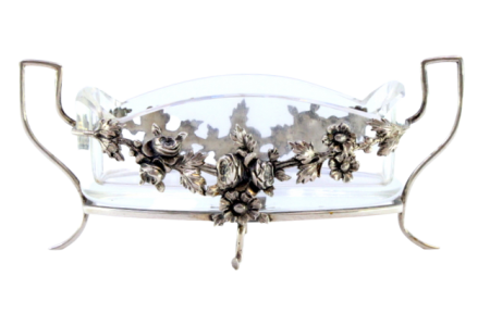 Paliteiro de prata com alma em vidro sobre estrutura recortada e  assente em qua