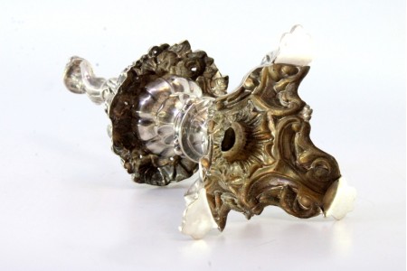 Paliteiro em prata relevada com jovem desnuda