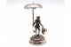 Paliteiro em prata com macaco com guarda chuva e cartola sobre pedestal 