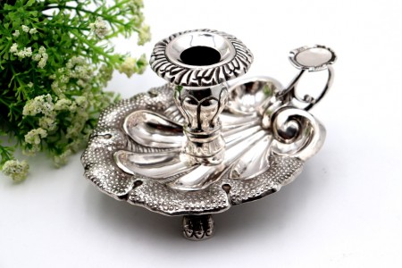  Palmatória em prata com relevos perlados e aplicações na pega 