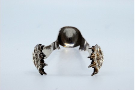  Pinça para o gelo em prata com garras nas pinças.