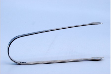  Pinça de açúcar em prata com elementos gravados e frisos na envolvência.